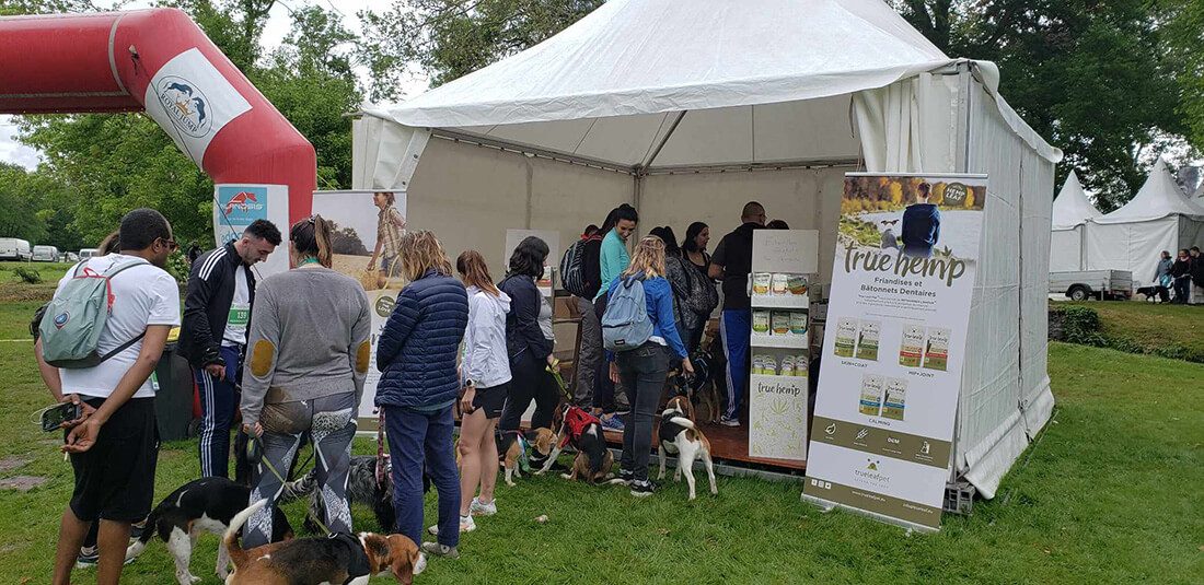 Evénement Woofrun avec True Leaf Pet stand